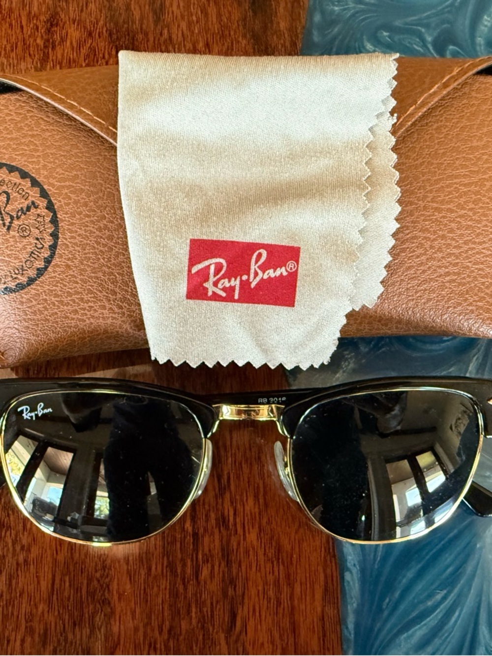 Ray-Ban Unisex Gold Frame Black Lens Sunglasses with Case
